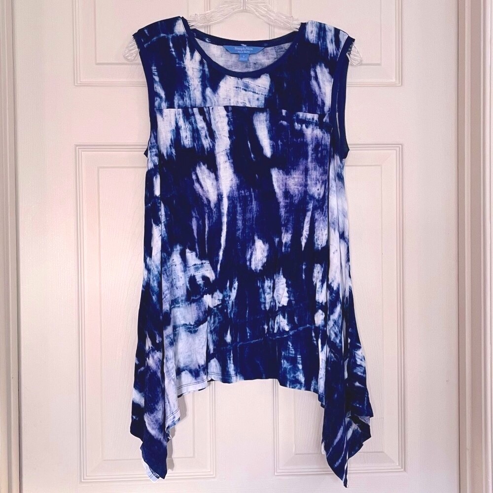🌸3/$25 Simply Vera Wang Blue & White Tie Dye Sharkbite Hem Flowy Top, Size S